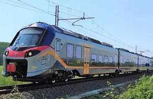 Trofarello, treno investe 23enne: salvo per miracolo