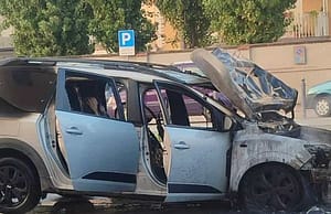 Chieri, auto contro un muro prende fuoco: illesa la conducente