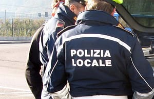 Poirino, giovani vandali smascherati dalle telecamere: individuati in 48 ore